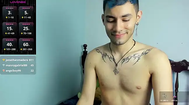 Snapshot of alexdesire chatting on 12/31/24, 11:06 alexdesire online show from 12/31/24, 11:06