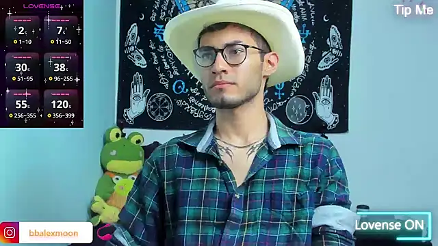 Snapshot of alexdesire chatting on 03/20/25, 07:25 alexdesire online show from 03/20/25, 07:25