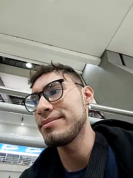 Snapshot of alexdesire chatting on 10/17/25, 09:01 alexdesire online show from 10/17/25, 09:01