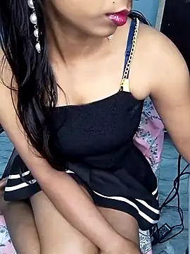 Snapshot of hinaa_khan chatting on 02/16/25, 08:21 hinaa khan online show from 02/16/25, 08:21