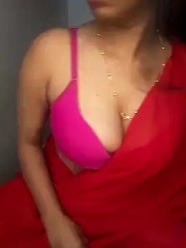 Snapshot of hinaa_khan chatting on 12/15/25, 06:45 hinaa khan online show from 12/15/25, 06:45