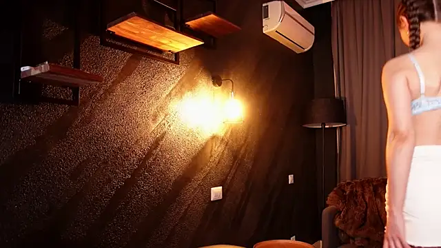 Snapshot of MuseSolis chatting on 12/29/24, 10:25 MuseSolis online show from 12/29/24, 10:25