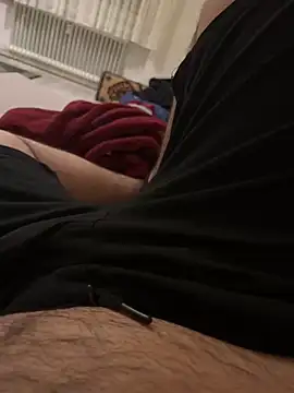 Snapshot of Loco42- chatting on 12/25/24, 02:35 Loco42- online show from 12/25/24, 02:35