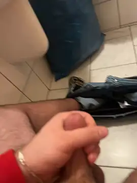 Snapshot of Loco42- chatting on 01/03/25, 07:07 Loco42- online show from 01/03/25, 07:07