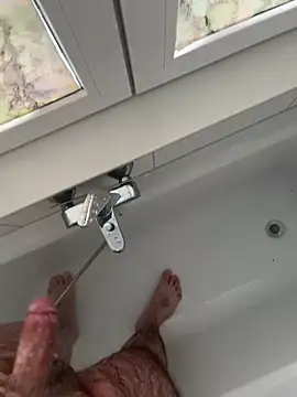 Snapshot of Loco42- chatting on 01/04/25, 02:35 Loco42- online show from 01/04/25, 02:35