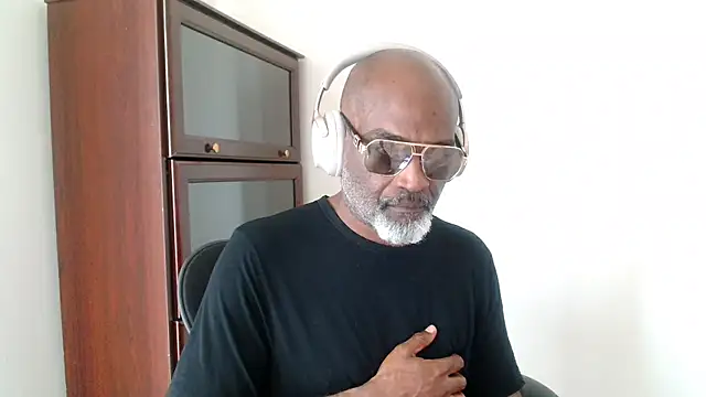 sinnernoir online show from 04/16/26, 01:56