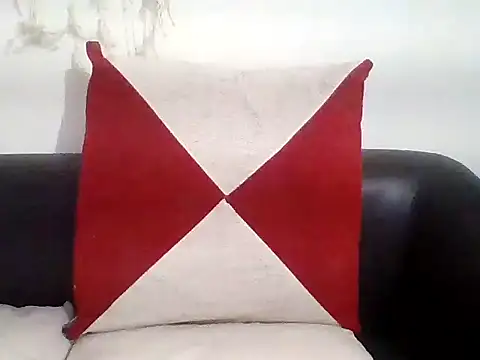 Snapshot of Tiny_busty chatting on 09/15/25, 10:15 Tiny busty online show from 09/15/25, 10:15