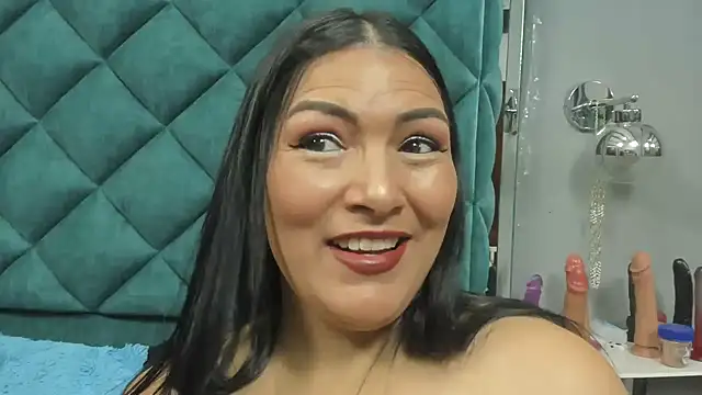 PENELOPELEWISs online show from 04/10/26, 12:16