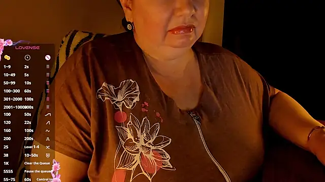 Snapshot of SexxyDreams1 chatting on 01/29/25, 05:13 SexxyDreams1 online show from 01/29/25, 05:13