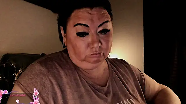 Snapshot of SexxyDreams1 chatting on 09/21/25, 03:41 SexxyDreams1 online show from 09/21/25, 03:41