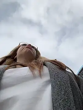 Snapshot of VikiDemi chatting on 12/15/25, 09:24 VikiDemi online show from 12/15/25, 09:24