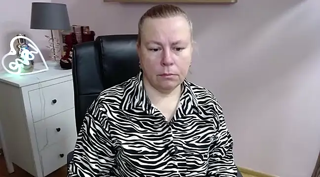 Snapshot of NancyCREAM chatting on 02/19/25, 05:27 NancyCREAM online show from 02/19/25, 05:27