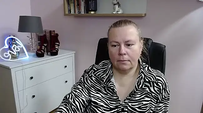 Snapshot of NancyCREAM chatting on 02/19/25, 08:44 NancyCREAM online show from 02/19/25, 08:44