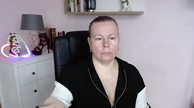 Snapshot of NancyCREAM chatting on 02/23/25, 10:49 NancyCREAM online show from 02/23/25, 10:49