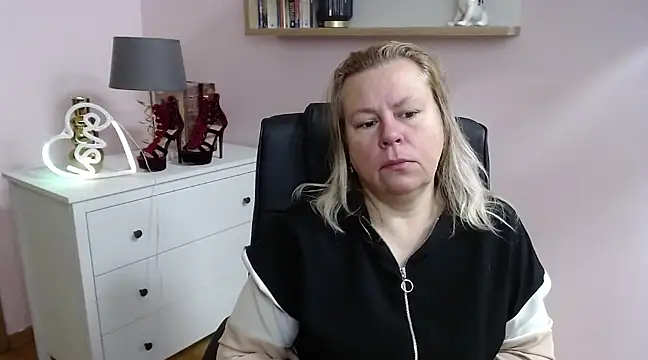 Snapshot of NancyCREAM chatting on 02/26/25, 05:42 NancyCREAM online show from 02/26/25, 05:42