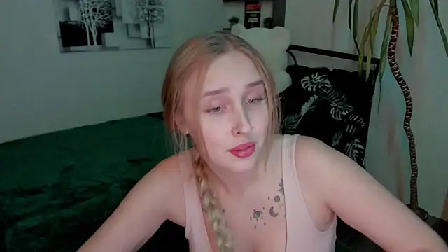 LinaTruly online show from 12/12/24, 07:15