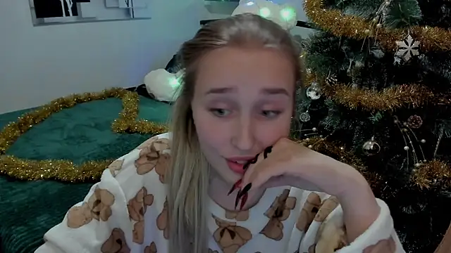 LinaTruly online show from 12/25/24, 09:11