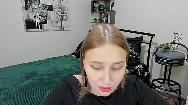 LinaTruly online show from 02/04/25, 12:51