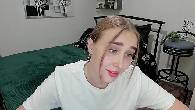 LinaTruly online show from 02/09/25, 09:06