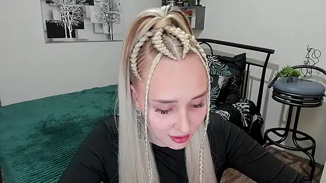 LinaTruly online show from 02/15/25, 09:04