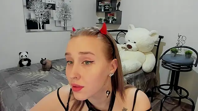 LinaTruly online show from 03/14/25, 12:10