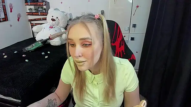 LinaTruly online show from 10/30/25, 09:37