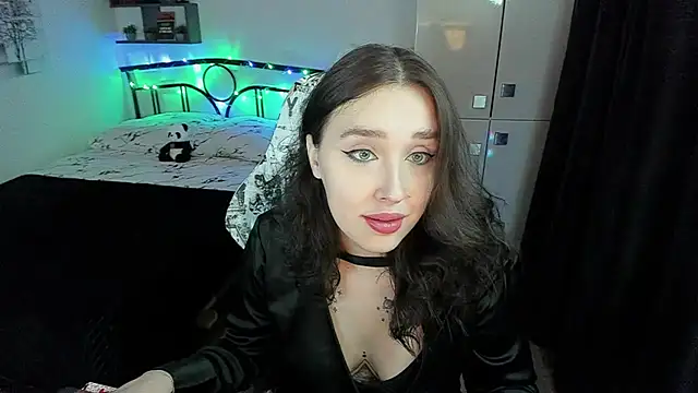 LinaTruly online show from 11/07/25, 10:32