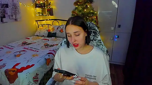 LinaTruly online show from 12/17/25, 10:49