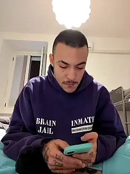 Snapshot of FTM98xxx chatting on 01/12/26, 03:17 FTM98xxx online show from 01/12/26, 03:17