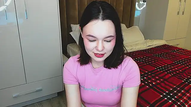 Snapshot of LovelyJane chatting on 12/12/24, 12:33 LovelyJane online show from 12/12/24, 12:33