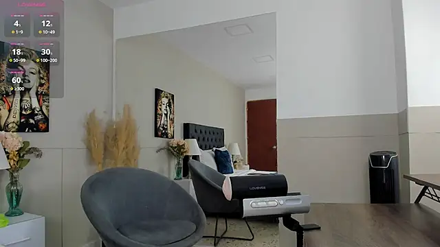 Snapshot of Robin_Rief chatting on 01/15/25, 04:36 Robin Rief online show from 01/15/25, 04:36