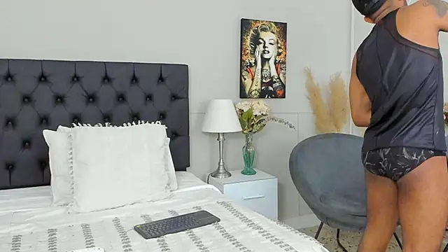 Snapshot of Robin_Rief chatting on 02/11/25, 03:40 Robin Rief online show from 02/11/25, 03:40