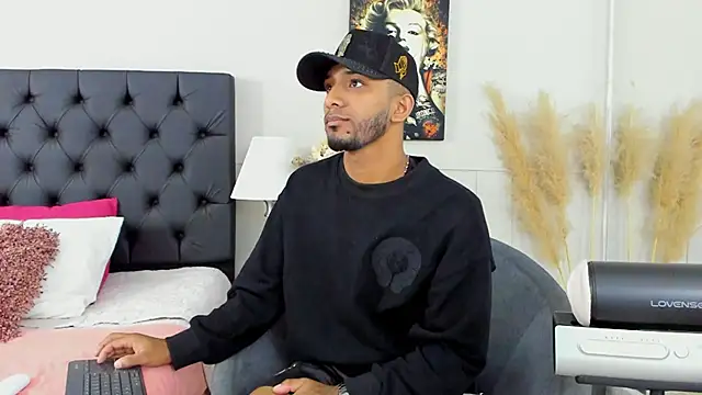 Snapshot of Robin_Rief chatting on 03/11/25, 09:45 Robin Rief online show from 03/11/25, 09:45