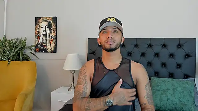 Snapshot of Robin_Rief chatting on 10/12/25, 03:27 Robin Rief online show from 10/12/25, 03:27