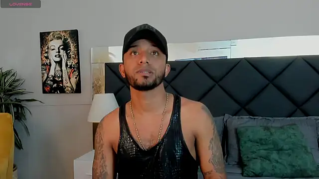 Snapshot of Robin_Rief chatting on 11/12/25, 04:24 Robin Rief online show from 11/12/25, 04:24