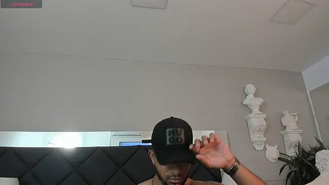 Snapshot of Robin_Rief chatting on 11/22/25, 03:38 Robin Rief online show from 11/22/25, 03:38