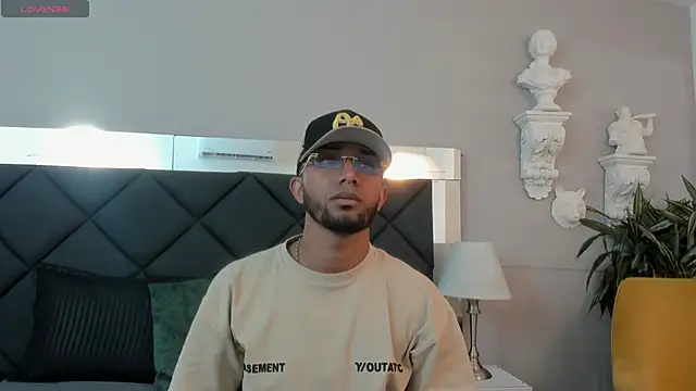 Snapshot of Robin_Rief chatting on 11/24/25, 03:28 Robin Rief online show from 11/24/25, 03:28