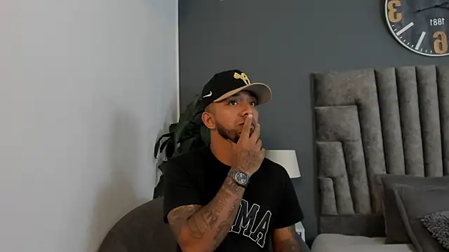 Snapshot of Robin_Rief chatting on 12/03/25, 03:36 Robin Rief online show from 12/03/25, 03:36