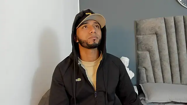 Snapshot of Robin_Rief chatting on 12/14/25, 03:34 Robin Rief online show from 12/14/25, 03:34