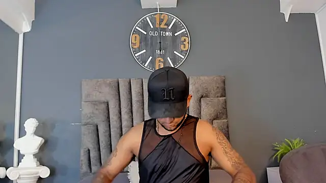 Snapshot of Robin_Rief chatting on 07/11/26, 07:16 Robin Rief online show from 07/11/26, 07:16