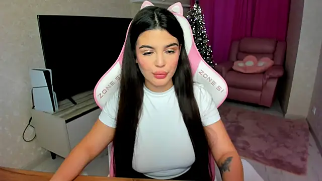 Snapshot of AlluringAriel chatting on 12/20/25, 07:21 AlluringAriel online show from 12/20/25, 07:21