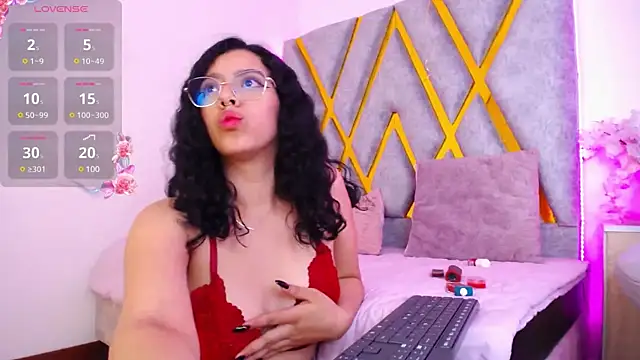 Snapshot of Aurora_Brownn chatting on 03/06/25, 08:30 Aurora Brownn online show from 03/06/25, 08:30