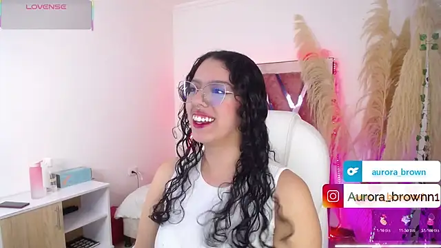 Snapshot of Aurora_Brownn chatting on 09/17/25, 04:36 Aurora Brownn online show from 09/17/25, 04:36