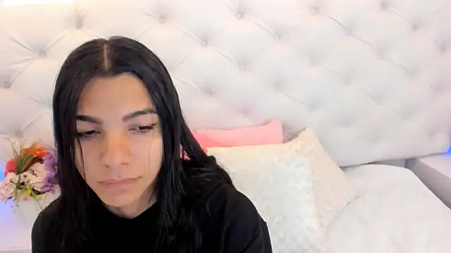 Snapshot of anchela-garcia1 chatting on 02/19/25, 12:11 anchela-garcia1 online show from 02/19/25, 12:11