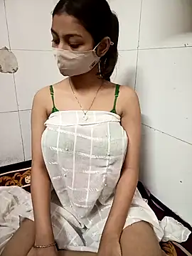 Snapshot of Alina_398 chatting on 12/27/24, 10:34 Alina 398 online show from 12/27/24, 10:34