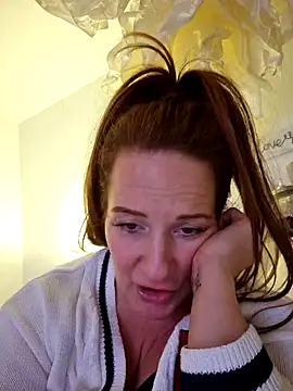 Snapshot of Engel_mia chatting on 02/16/25, 05:04 Engel mia online show from 02/16/25, 05:04