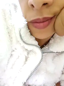 Snapshot of Linda-53 chatting on 01/10/25, 07:35 Linda-53 online show from 01/10/25, 07:35