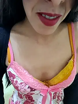 Snapshot of Linda-53 chatting on 03/03/25, 02:04 Linda-53 online show from 03/03/25, 02:04