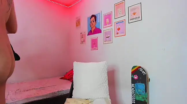 Snapshot of gabie_cortes chatting on 02/14/25, 06:45 gabie cortes online show from 02/14/25, 06:45