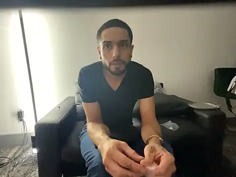 Snapshot of DerekPerez2025 chatting on 02/27/25, 04:31 DerekPerez2025 online show from 02/27/25, 04:31